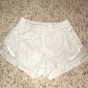 lululemon hotty hot short (2.5)